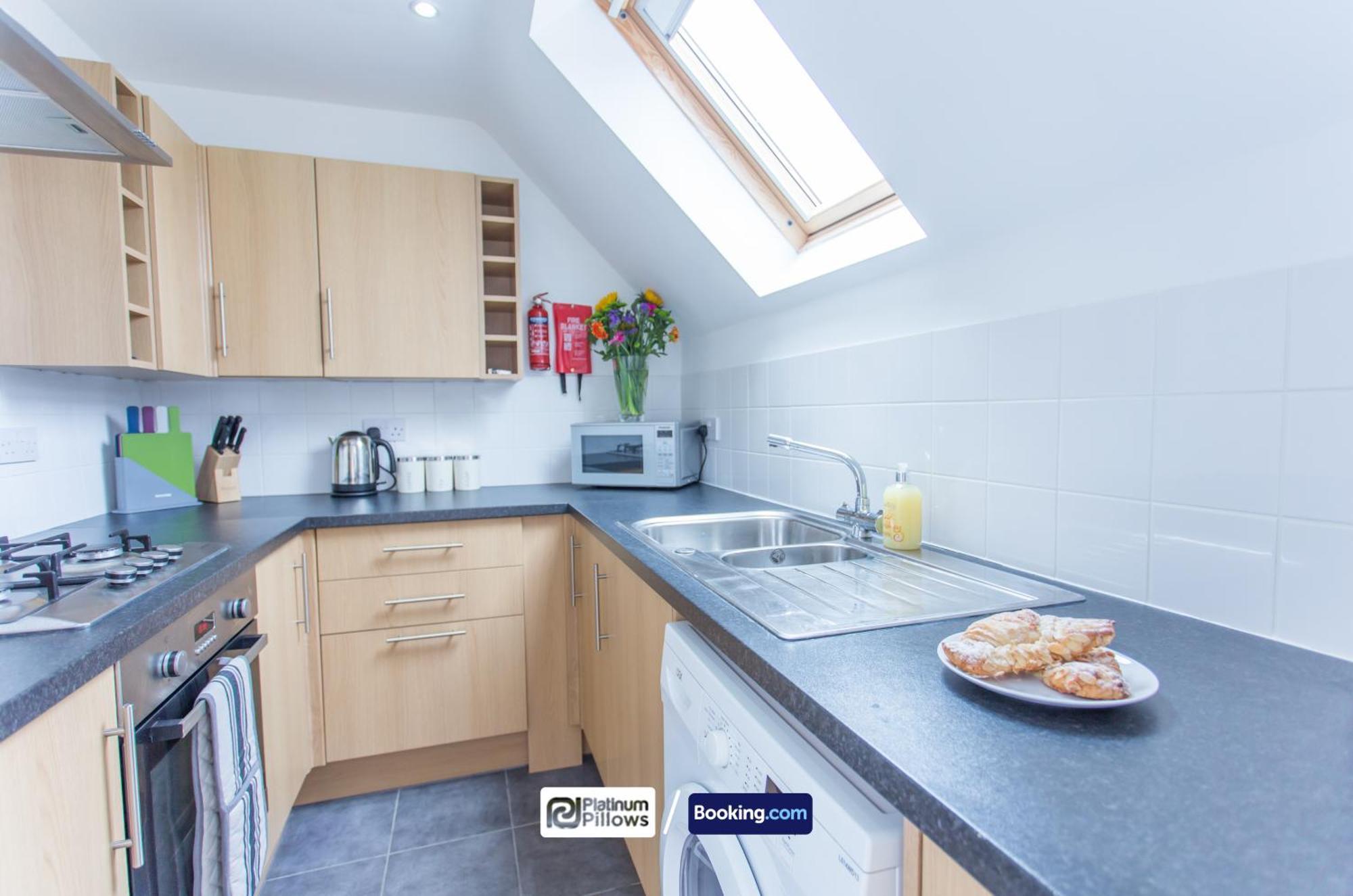 Modern Oxford 2 Bedroom Apartments, Families & Contractor Accommodation, Near John Radcliffe Hospital Exterior photo