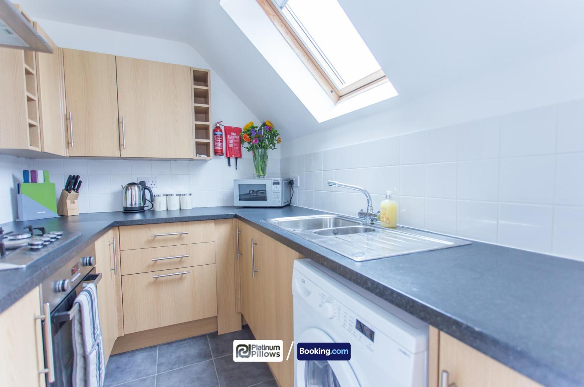 Modern Oxford 2 Bedroom Apartments, Families & Contractor Accommodation, Near John Radcliffe Hospital Exterior photo